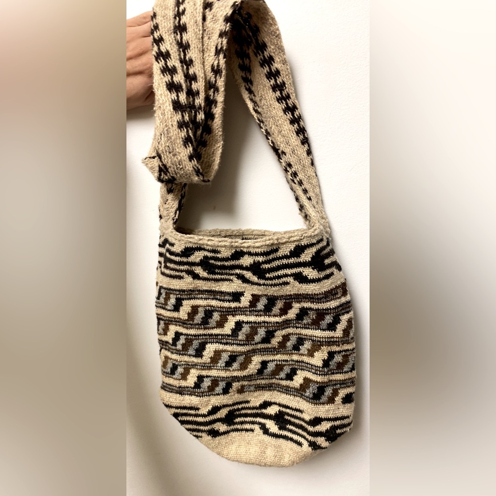 Colombian Sierra Nevada Arhuaco hand crocheted sheep’s wool handbag